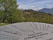 53 Alla piastra di orientamento montagne in vetta al Pizzo di Spino (958 m)